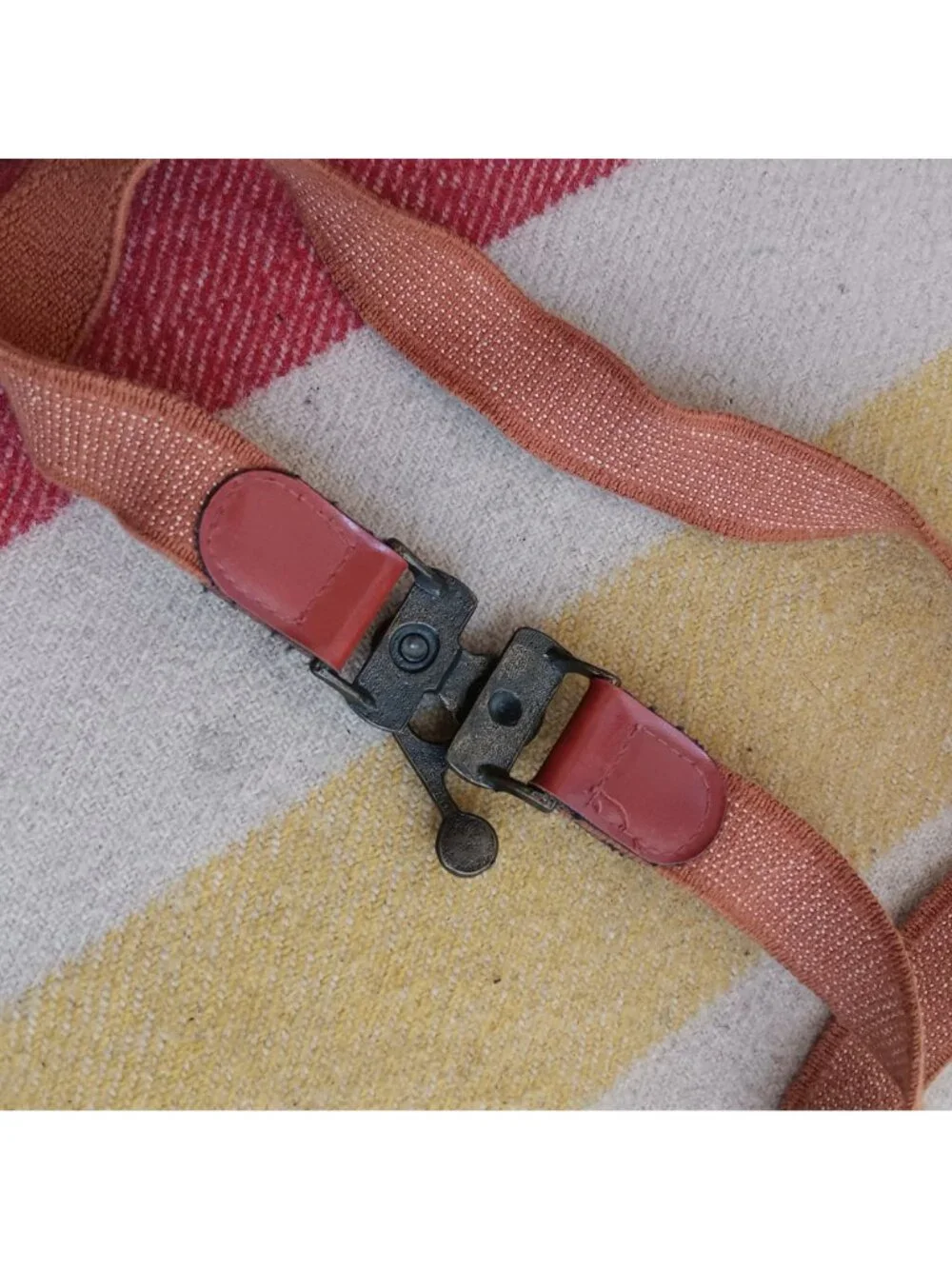 Unknown adjustable tan
